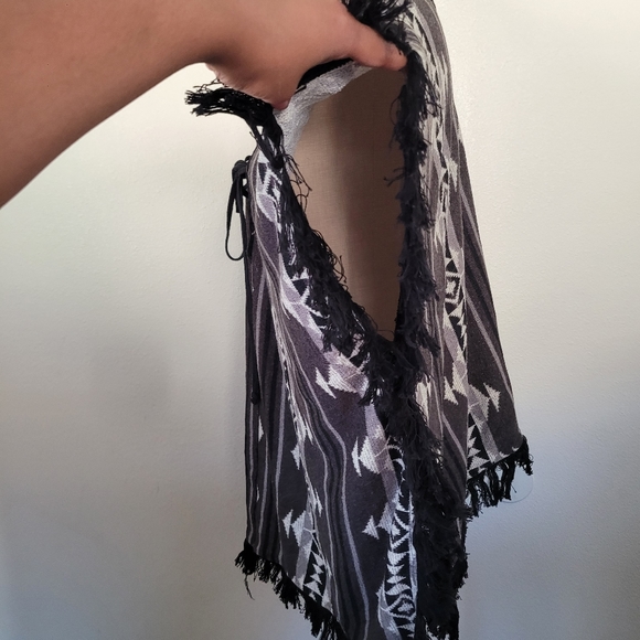 Artee Couture aztec cape/poncho OS - Picture 4 of 6